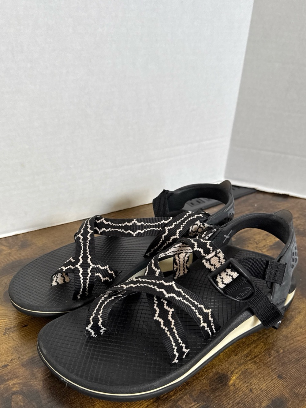 Size 9- CHACO Z 1 Classic Sandals Z Canyon Women’s Sandals  Black White New READ